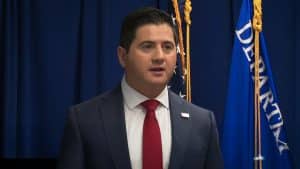 Un juez federal dictaminó este martes 27 de octubre que Bill Essayli, quien dirige la Fiscalía federal del Distrito Central de California, está sirviendo ilegalmente como fiscal federal "de facto".